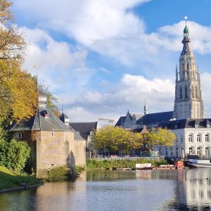 Stadsbeeld van Breda, waar Carebrick actief is met duurzame vochtbestrijding tegen optrekkend vocht.