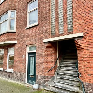 Hoekwoning in Den Haag behandeld met het Carebrick systeem voor vochtbestrijding tegen optrekkend vocht.